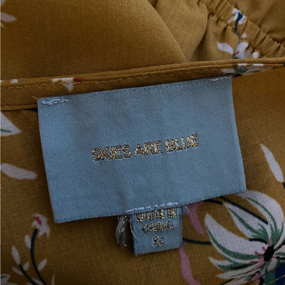 Skies are Blue, Yellow Blouse - Picture 5 of 6